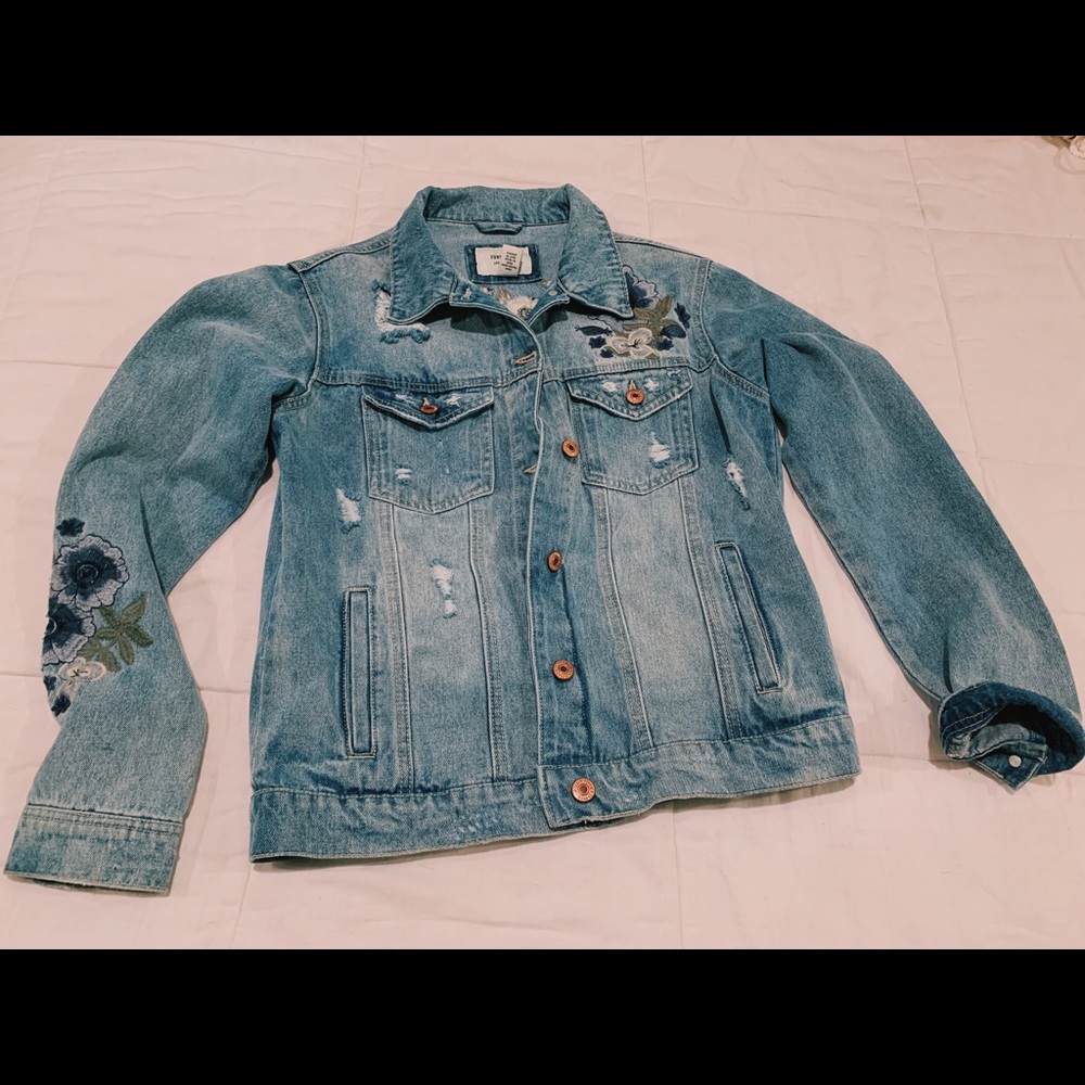 Flower Detailed Denim Jacket